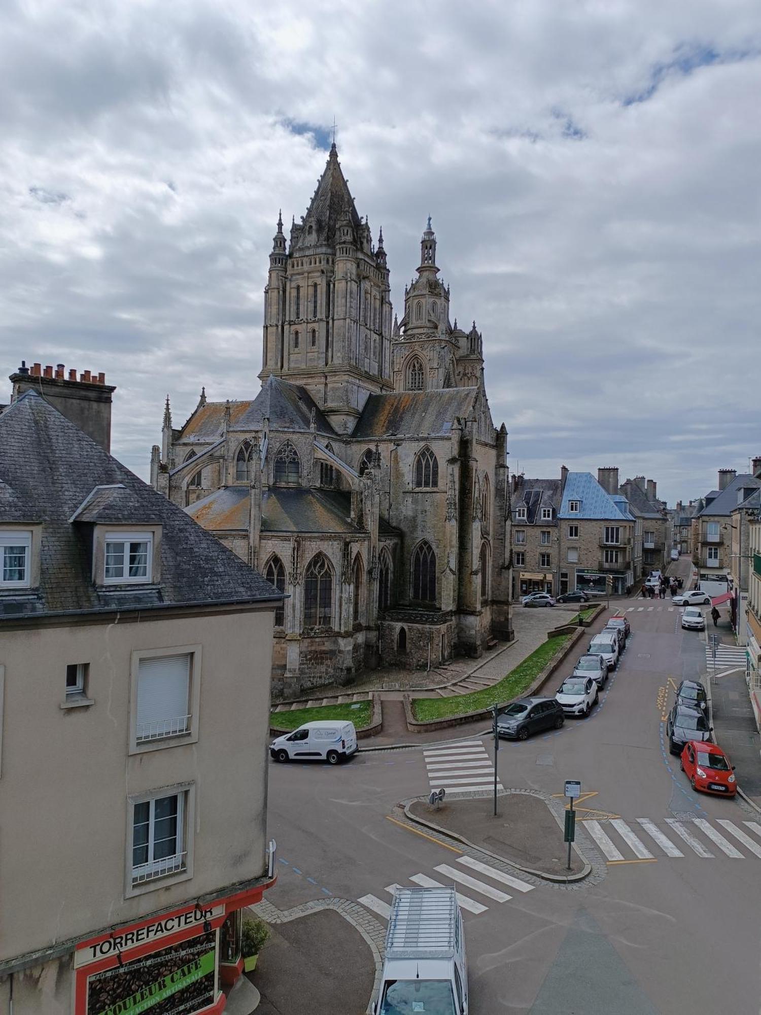 Appartement Elegant Studio ~Hyper Centre~ à Coutances Extérieur photo